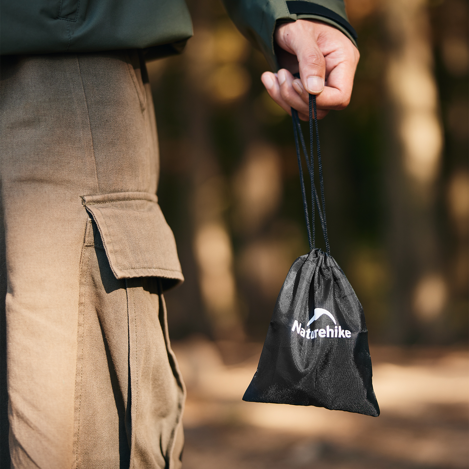 Naturehike Wind mini kompresor/pumpa se světlem 102g - krémová
